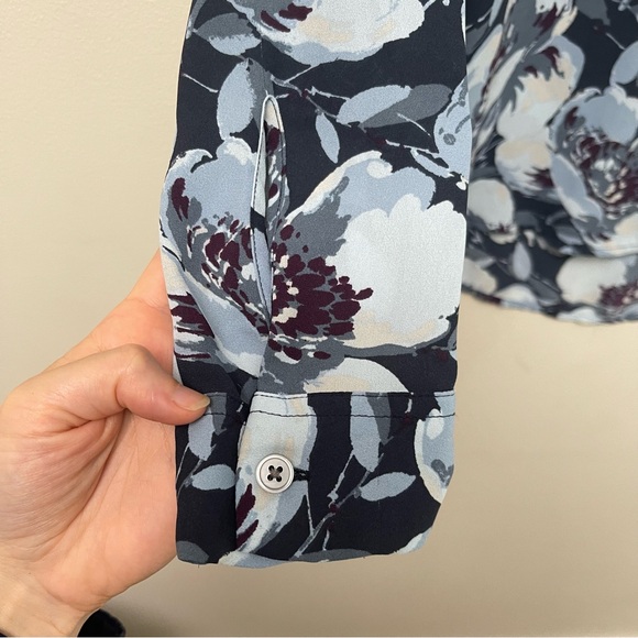 LOFT Floral Blue Blouse - Picture 4 of 10